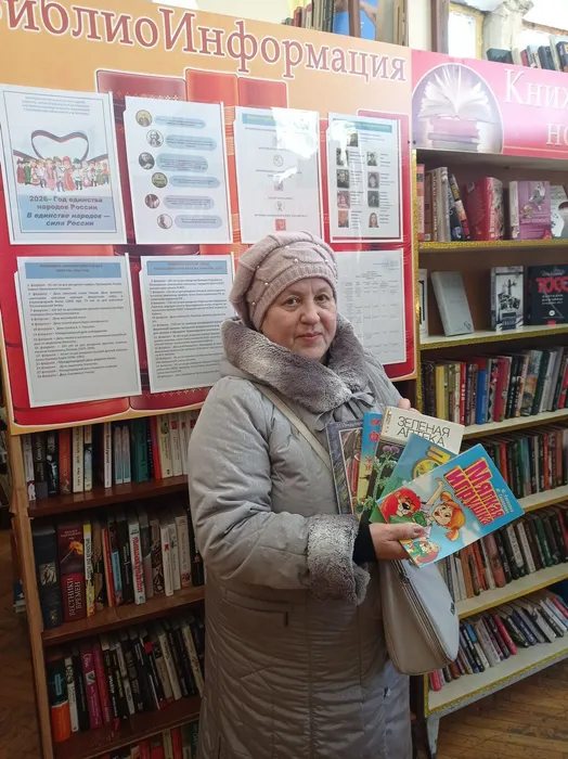 Участница акции книгодарения