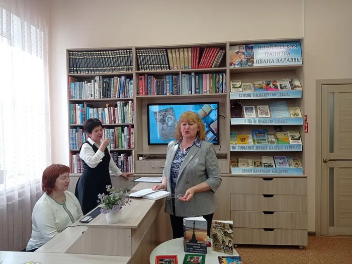 Свои стихотворения читает О.Ю. Сергань