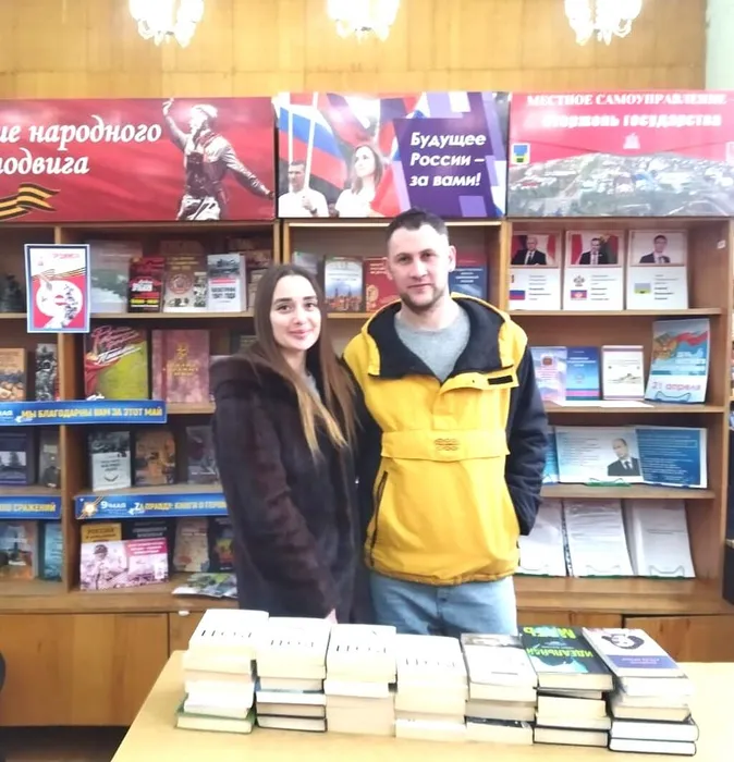 Участники акции книгодарения