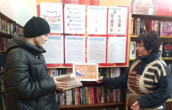 Участница акции книгодарения