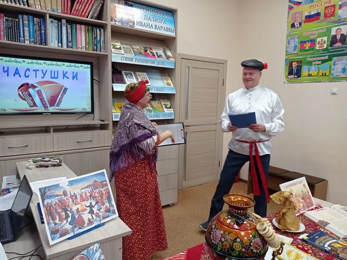 Ведущие исполняют частушки