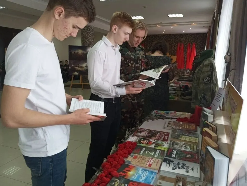 Выездная книжная выставка ко Дню призывника
