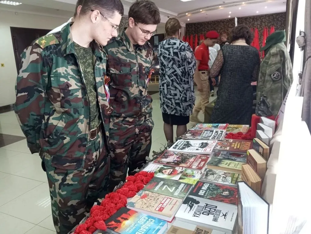 Выездная книжная выставка ко Дню призывника