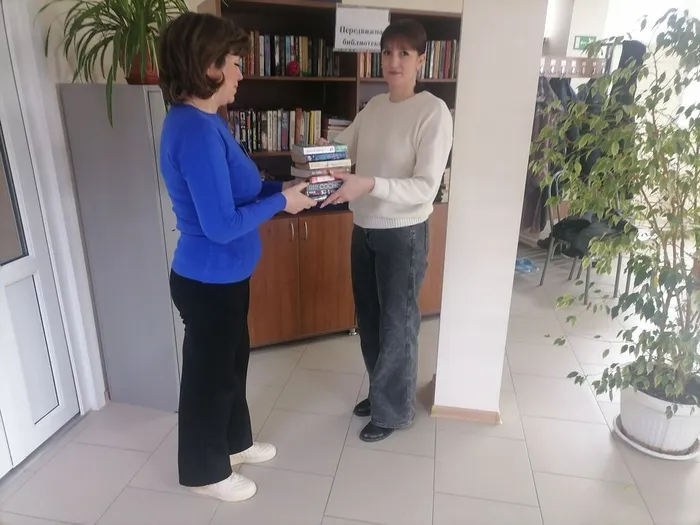 Передача книг в спорткомплекс "Виктория"