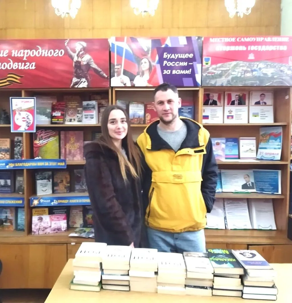 Участники акции книгодарения